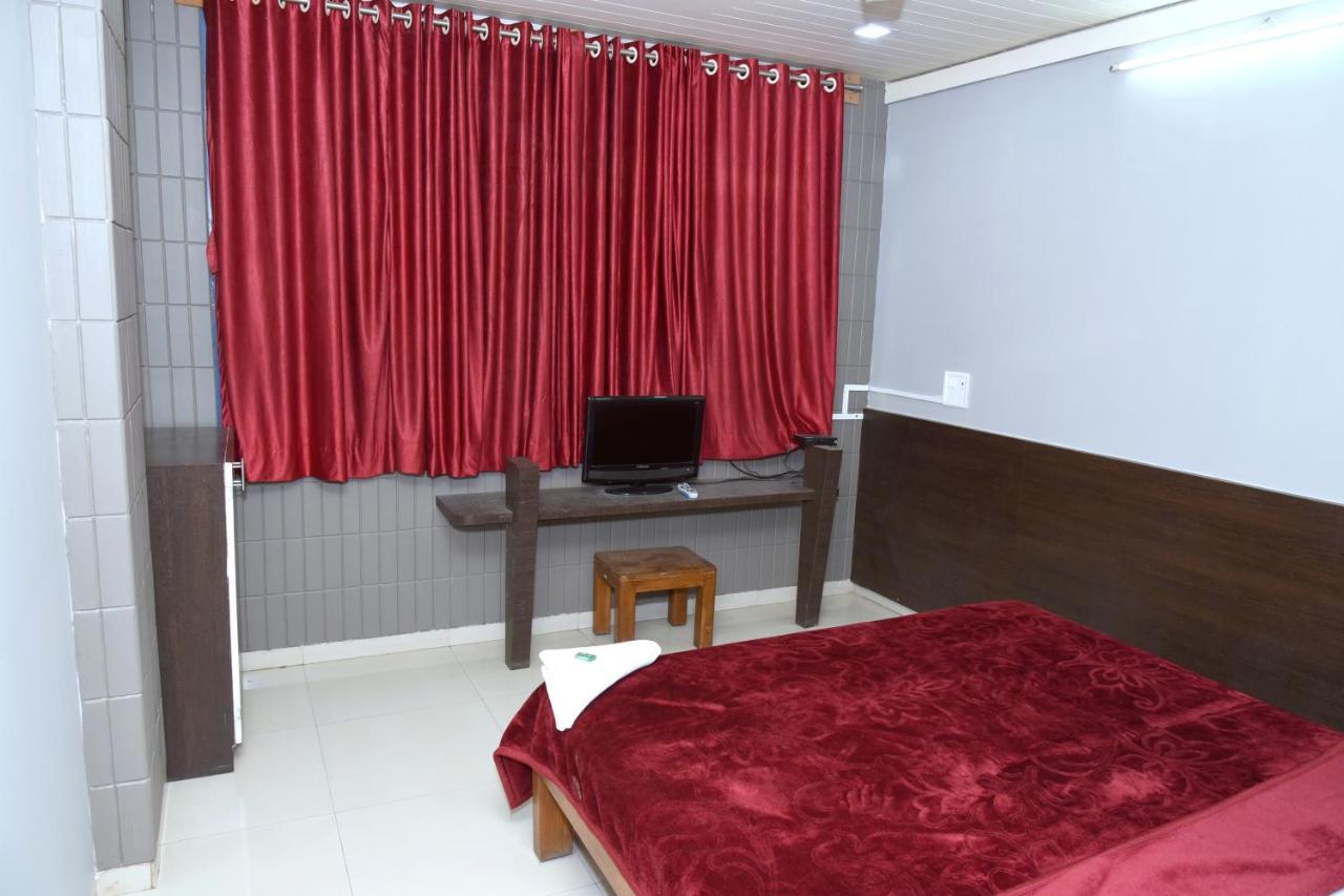 Oyo 67509 Hotel Tukson Narayangaon Exterior photo